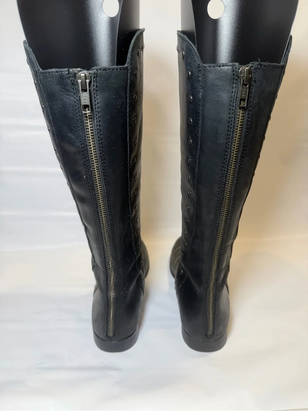 Born Women’s Size 9 M Black Leather Upper High Knee Zipper Casual Boots